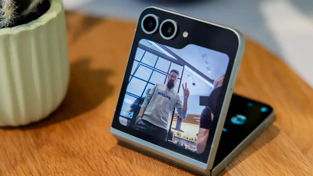 Samsung Galaxy Z Flip 6—5 reasons to buy and 3 reasons to avoid Samsung Galaxy Z Flip 6—5 reasons to buy and 3 reasons to avoid