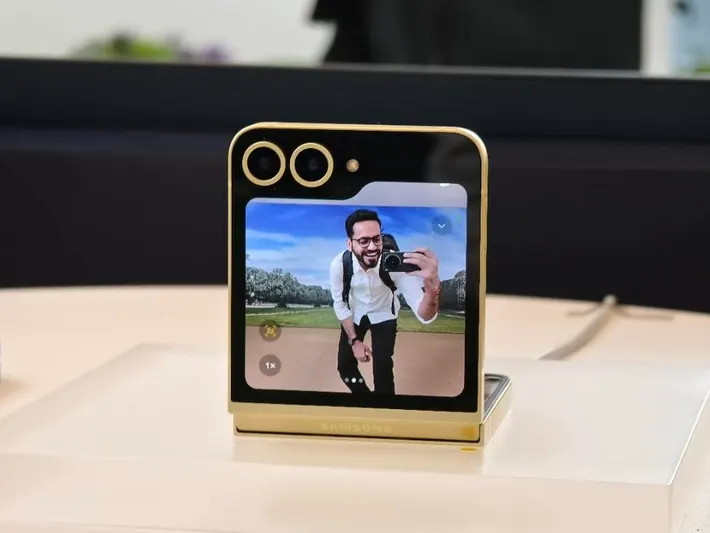 Samsung Galaxy Z Fold 6 and Samsung Galaxy Z Flip 6 Leaked photos Samsung Galaxy Z Flip 6 Camera