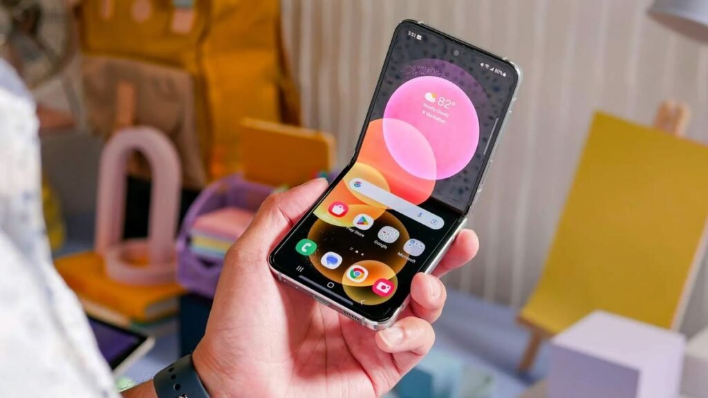 Samsung Galaxy Z Flip 6—5 reasons to buy and 3 reasons to avoid Samsung Galaxy Z Flip 6—5 reasons to buy and 3 reasons to avoid